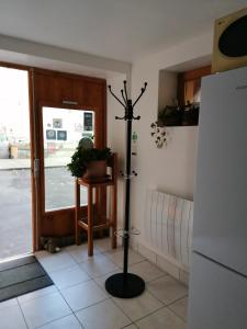 Kuchyň nebo kuchyňský kout v ubytování Chambres d'hôtes chez Loulou et Caramel