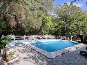 a swimming pool with chairs and a fence around it at Casa en Diaguitas in Vicuña