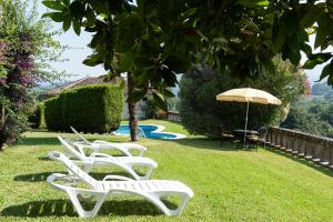 Zahrada ubytování Villa Campo Das Medas , en medio de la naturaleza con piscina privada de sal