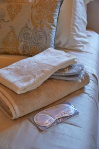 a bed with towels and plates on top of it at One Suite in San Marino