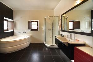 Phòng tắm tại Villa Irene Santorini