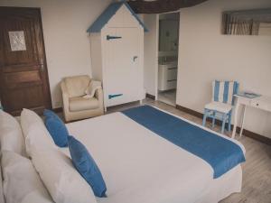 Ένα ή περισσότερα κρεβάτια σε δωμάτιο στο La Maison Periot +13 φωτογραφίες