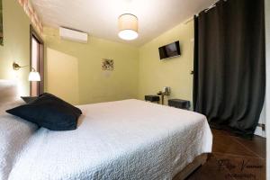 A bed or beds in a room at Camera il Nido