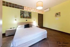 A bed or beds in a room at Camera il Nido