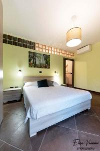 A bed or beds in a room at Camera il Nido