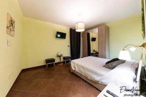 A bed or beds in a room at Camera il Nido