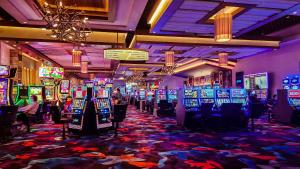 Ein Casino mit einem Haufen Spielautomaten. in der Unterkunft Luxury 53rd Flr Condo with Amazing Sunset View & Balcony NO ReFee at Palms Place in Las Vegas