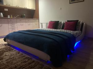 Posteľ alebo postele v izbe v ubytovaní Dobry Wieczór we Wrocławiu