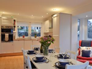 a kitchen and dining room with a table and chairs at Bruichladdich in Rothesay