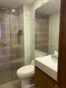 a bathroom with a toilet and a shower and a sink at APARTAESTUDIO AMOBLADO,FURNISHED STUDIO APARTMENT WIFI gratuito in Bogotá +32 photos