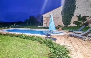 Bazén v ubytování Nice Home In Saint-sulpice-de-cogna With Wifi nebo v jeho okolí