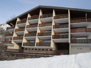 シャテルにあるStudio Châtel, 1 pièce, 4 personnes - FR-1-200-266の雪の建物