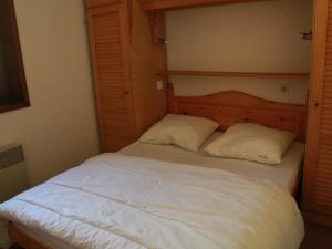 Een bed of bedden in een kamer bij Appartement Châtel, 4 pièces, 6 personnes - FR-1-200-200