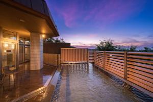 Balkón nebo terasa v ubytování KAMENOI HOTEL Toba