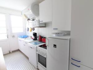 Kuchyňa alebo kuchynka v ubytovaní Maison Saint-Trojan-les-Bains, 3 pièces, 6 personnes - FR-1-246A-167