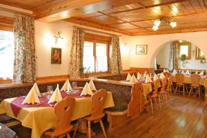Restaurace v ubytování Pension Sonneck + 27 fotografií