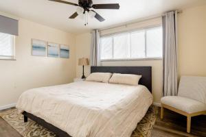 a bedroom with a bed and a ceiling fan at Georgetown Villas Nice Valley 3-4c & Creek Views! in Fairview Park