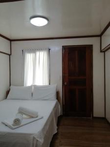מיטה או מיטות בחדר ב-Dhadas place