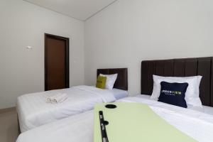 Postel nebo postele na pokoji v ubytování Urbanview Hotel Pasar Baru Jakarta by RedDoorz