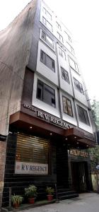 un edificio con techo encima en Hotel RV Regency en Amritsar