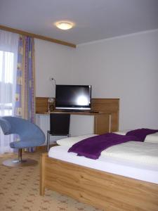 Letto o letti in una camera di Erlebnis-Hotel-Appartements