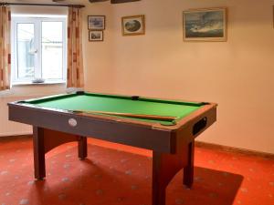 a snooker table in a room with at Haycombe Cottage in Camelford