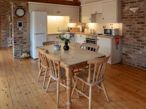 Kuchyň nebo kuchyňský kout v ubytování Wheelhouse Cottage . A brick-built barn conversion