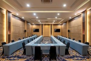 Zona business o sala de conferencias en Oakwood Hotel & Apartments Taman Mini Jakarta