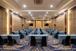 Zona business o sala de conferencias en Oakwood Hotel & Apartments Taman Mini Jakarta