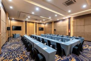 Zona business o sala de conferencias en Oakwood Hotel & Apartments Taman Mini Jakarta