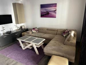 a living room with a couch and a table at Ana Apartament in Mamaia Nord