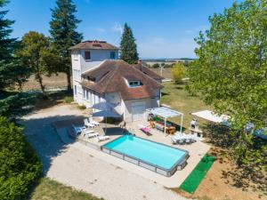 an overhead view of a house with a swimming pool at Crazy Villa Radar 89 - Heated pool - Multisports field - 2h Paris - 30p in Saint-Cyr-les-Colons