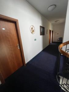 Televisi dan/atau pusat hiburan di Hotel Apollon