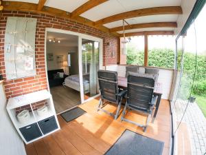 a screened in porch with a table and chairs at friesen-nest-spo in Böhl +12 photos