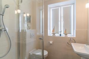 a bathroom with a shower and a toilet and a sink at Haus-Molina in Böhl +13 photos