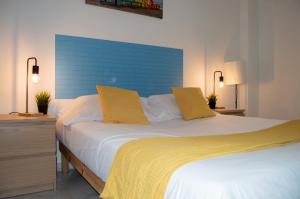 A bed or beds in a room at Novam Studio Centro de Málaga.