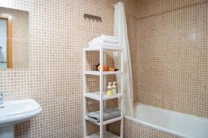 A bathroom at Novam Studio Centro de Málaga.