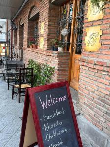Restoran või mõni muu söögikoht majutusasutuses Tbil Home Hostel