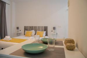 Postel nebo postele na pokoji v ubytování Novam Loft Terrace Centro Málaga