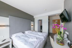 Postel nebo postele na pokoji v ubytování Hôtel Prealpina