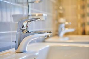 a bathroom sink with a chrome faucet at zeitweise[.]haus Denkerhaus und Stadtoase in Weingarten