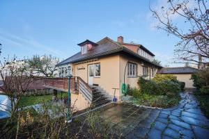 a house with a staircase leading up to it at zeitweise[.]haus Denkerhaus und Stadtoase in Weingarten