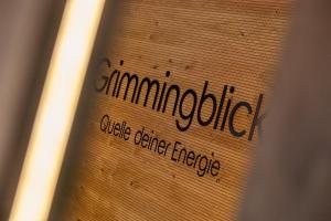 un primo piano della rilegatura di un libro di Hotel-Restaurant Grimmingblick a Bad Mitterndorf
