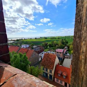 Blick auf eine Stadt von einem Turm in der Unterkunft Gasthaus Natzke in Usedom Town