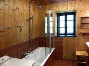 a bathroom with a tub and a glass shower at Haus Eveline in Gerersdorf bei Güssing