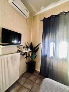 TV a/nebo společenská místnost v ubytování Cozy Apartments Mc Queen