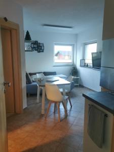 a kitchen and living room with a table and chairs at Haus Knoll in Imsterberg