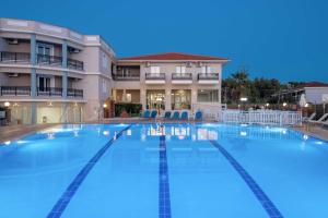 Bazén v ubytování Karras Hotel nebo v jeho okolí