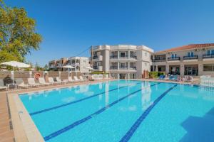 Bazén v ubytování Karras Hotel nebo v jeho okolí