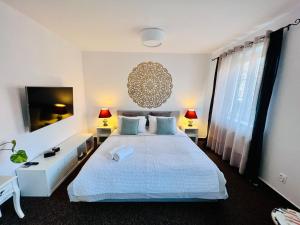 Ліжко або ліжка в номері The Townhouse Luxury Suite